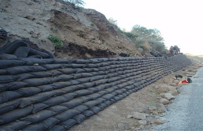 南宁生态袋公路护坡施工技术介绍——广西本地化材质与山坡植草防护的应用实践